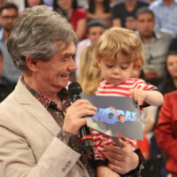 Serginho Groisman chora com a visita do filho, Thomas, em gravação: 'Inesperado'