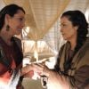 Após revelar a verdade para Quemuel (Raymundo de Souza), Yana (Luciana Braga) conta a conversa para Darda (Ana Barrozo), na novela 'A Terra Prometida'
