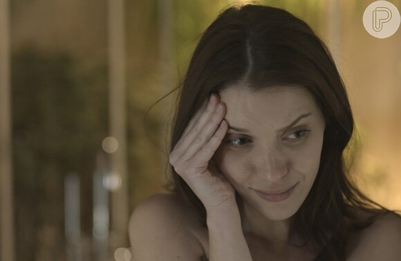 Júlia (Nathalia Dill) não consegue convencer Vanda (Tamara Taxman) a ajudá-la a desmascarar Alex (Caio Paduan), na novela 'Rock Story'