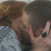 Salete (Claudia Raia) beija Gustavo (Daniel Rocha) e o impede de ir embora, na novela 'A Lei do Amor', em 15 de dezembro de 2016