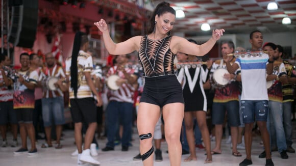 Viviane Araujo tem noite de samba com bandagem no joelho: 'Condropatia patelar'