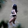 Rihanna se refresca na cachoeira do Horto
