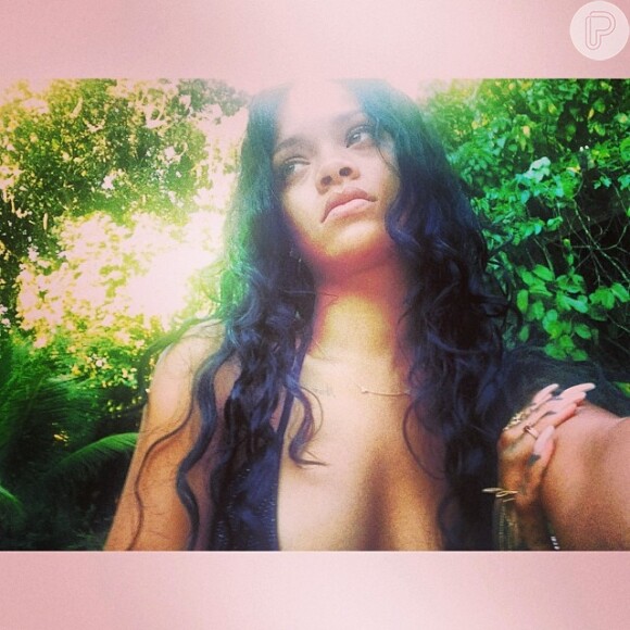 Rihanna compartilha foto com seus seguidores do Instagram