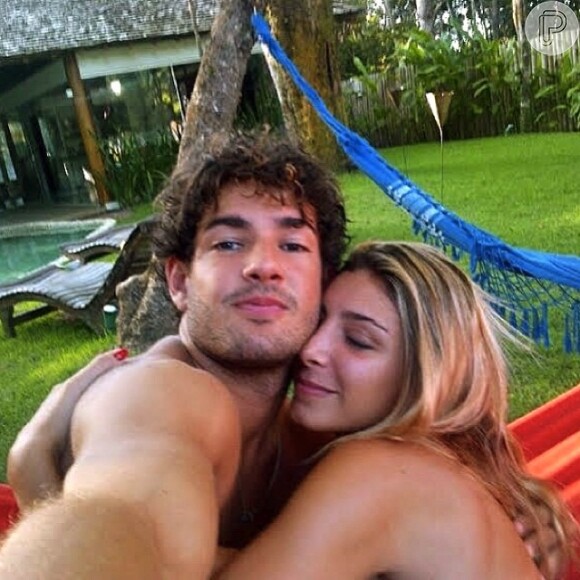 Alexandre Pato posa ao lado da namorada, Sophia Mattar, em 16 de janeiro de 2013