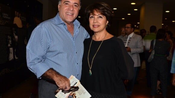 Tony Ramos e a mulher, Lidiane, prestigiam Laura Cardoso em estreia de peça