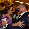 Laura Cardoso recebe carinho do político Geraldo Alckimin durante pré-estreia da peça 'A última sessão' em São Paulo