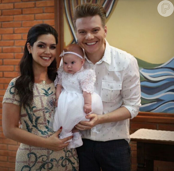 Filha de Michel Teló e Thais Fersoza, Melinda foi batizada na terça-feira, 21 de dezembro de 2016