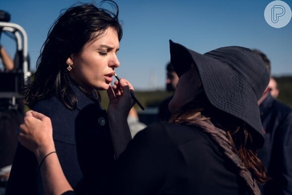 Monica Iozzi nos bastidores de Vade Retro, série da Globo