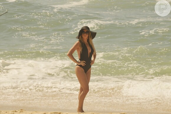 Amarilys (Danielle Winits) repete golpe em 'Amor à Vida'. A dermatologista se oferece para ser barriga solidária e se muda para casa de novo casal gay