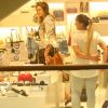 Sasha Meneghel foi clicada em tarde de compras no Fashion Mall, em São Conrado