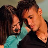 Lesionado, Neymar lamenta comemorar de longe o aniversário da mãe:'Não é fácil'