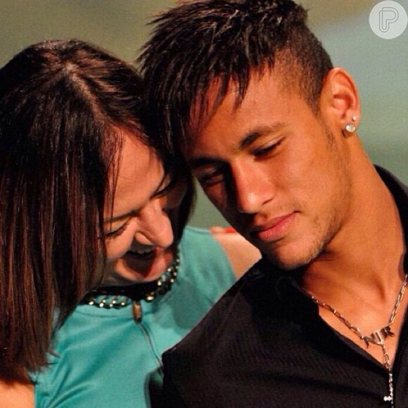 Neymar faz homenagem para mãe, Nadine, que comemora aniversário neste domingo, 19 de janeiro de 2014. 'Mamãe, obrigado por tudo! Me faltam palavras pra descrever o que eu sinto por você! Você é iluminada, você é legal, você é chata, você é feliz... Você é tudo que um filho queria em uma Mãe', legendou o jogador