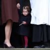 Família real vai à missa de Natal e Princesa Charlotte rouba a cena com meia calça colorida neste domingo, dia 25 de dezembro de 2016