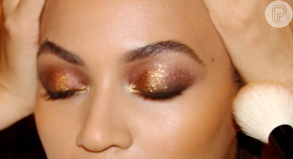 Beyoncé publica foto de sua maquiagem