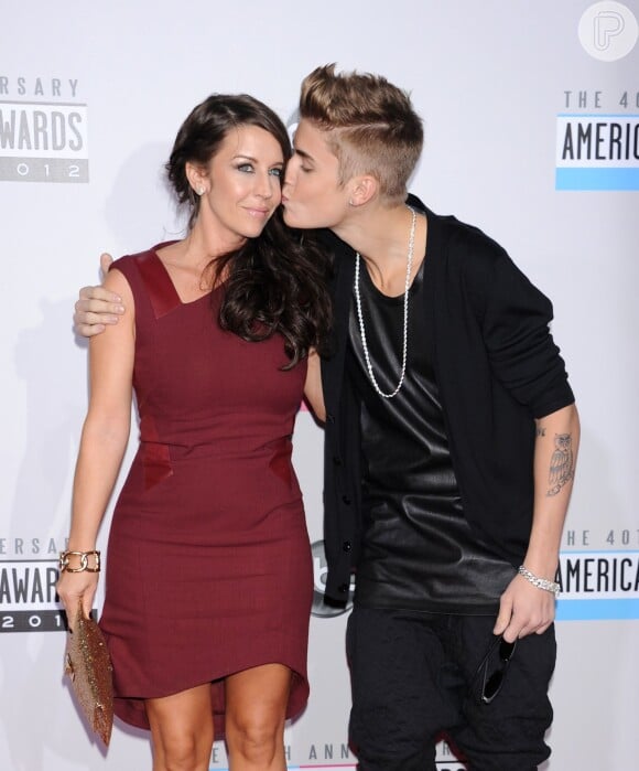 Pattie Mallette, mãe de Justin Bieber, pediu para os fãs rezarem pelo cantor