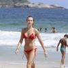 Fiorella Mattheis exibe boa forma na praia da Barra da Tijuca