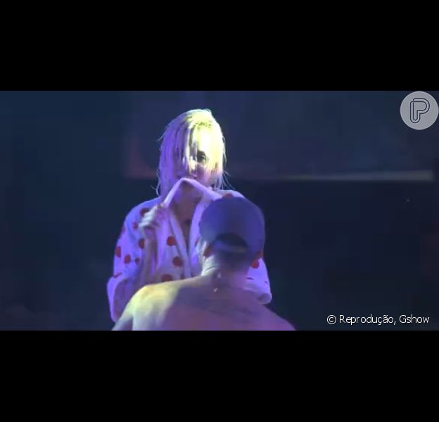 Bbb 14 Festa Tem Nudez Striptease De Clara E Briga Entre Triangulo Amoroso Purepeople