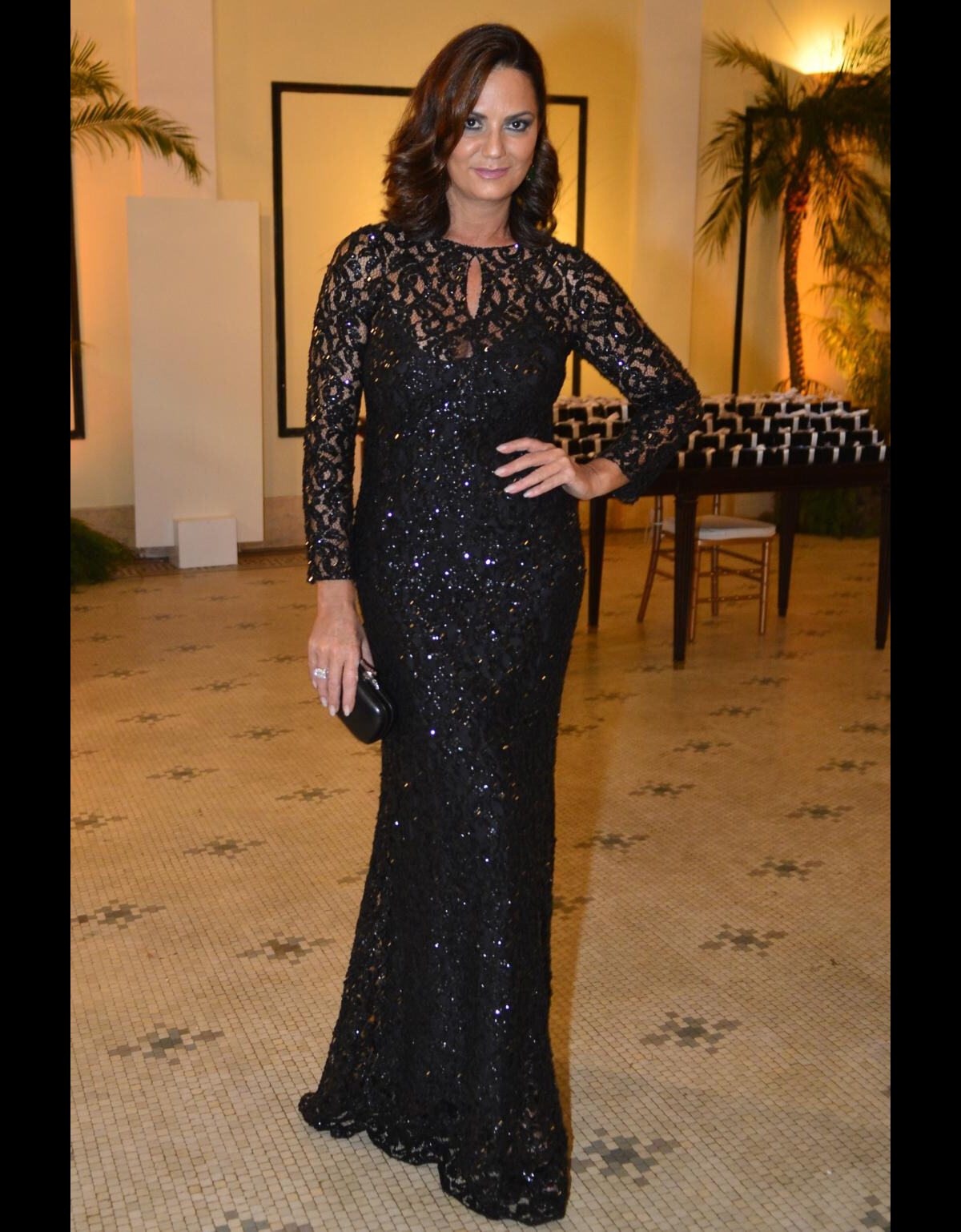 Foto Luiza Brunet Usa Vestido Alinhado Cintura E Mostra Boa Forma foto-luiza-brunet-usa-vestido-alinhado-cintura-e-mostra-boa-forma