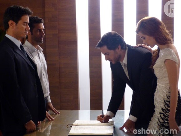 Natasha (Sophia Abrahão) e Thales (Ricardo Tozzi) se casam no civil, no último capítulo de 'Amor à Vida'