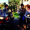 Marco Pigossi posa com o pai, Oswaldo Pigossi, cada um a bordo de sua moto: 'A Partida! Destino final Ushuaia! 13mil km em 28 dias! Aventura em família!'
