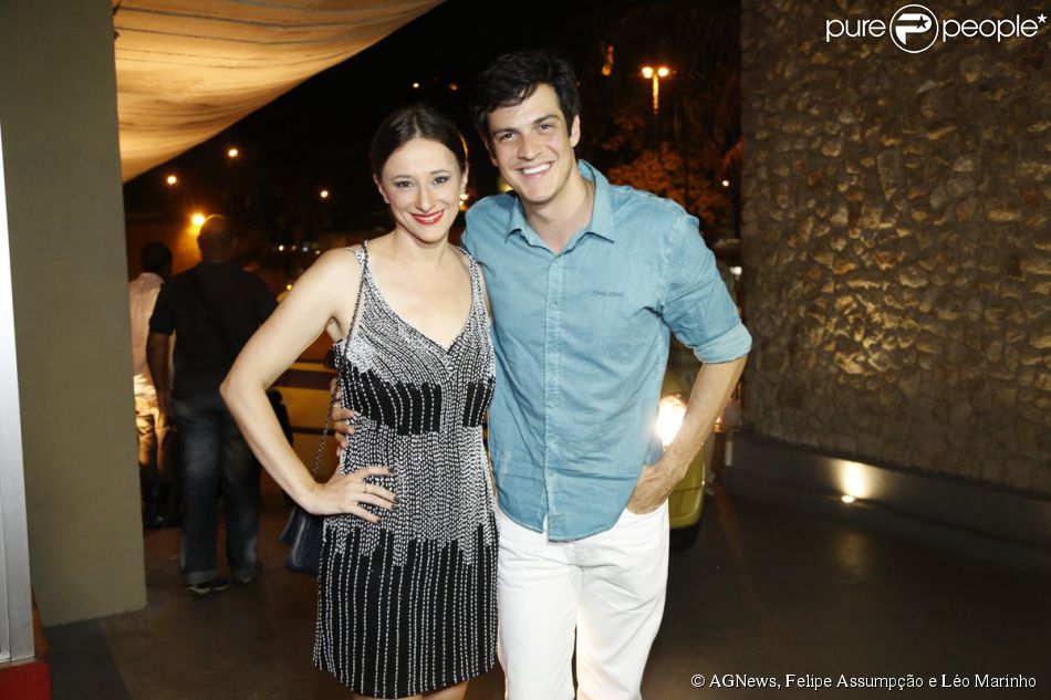 Elenco de 'Amor à Vida' se reúne para assitir ao último capítulo da novela numa churrascaria na Zona Sul do Rio nesta sexta-feira, 31 de janeiro de 2014