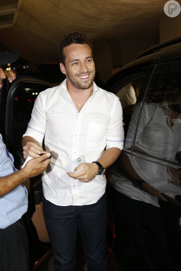 Elenco se reuniu nesta sexta-feira, 31 de janeiro de 2014, para assistir ao final de  'Amor à Vida'