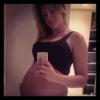 Ana Hickmann posa com barrigão de nove meses de gravidez
