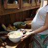 'Mama Ana Hickmann preparando o churrasco', escreveu Alexandre Côrrea ao mostrar a barrida da mulher