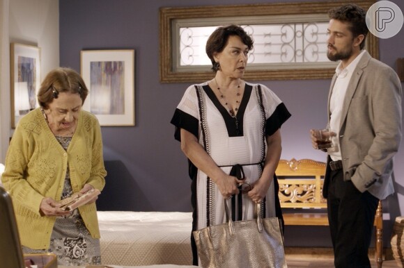 Mocinha (Nívea Maria) resolve falar com Sinhá (Laura Cardoso) e Cesar (Rafael Cardoso) sobre a vingança, na novela 'Sol Nascente'