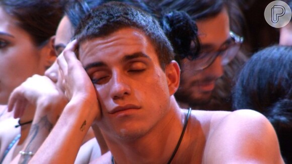 No 'Big Brother Brasil 17', Manoel é eliminado por dormir em prova e Mayara desiste após onze horas em pé