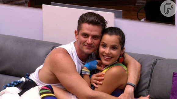 Marcos tentou ficar com Emilly durante festa realizada no 'BBB17' na noite desta sexta-feira, 3 de fevereiro de 2017