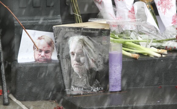 Fãs deixam flores e fazem homenagens a Philip Seymour Hoffman desde a morte do premiado ator
