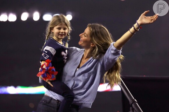 Gisele Bündchen fez a festa na arquibancada do New England Patriots com a vitória de virada do time de futebol americano do marido sobre o Atlanta Falcons no Super Bowl, na noite deste domingo, 5 de fevereiro de 2017