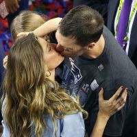 Tom Brady quebra recordes no Super Bowl e ganha beijo de Gisele Bündchen. Fotos!