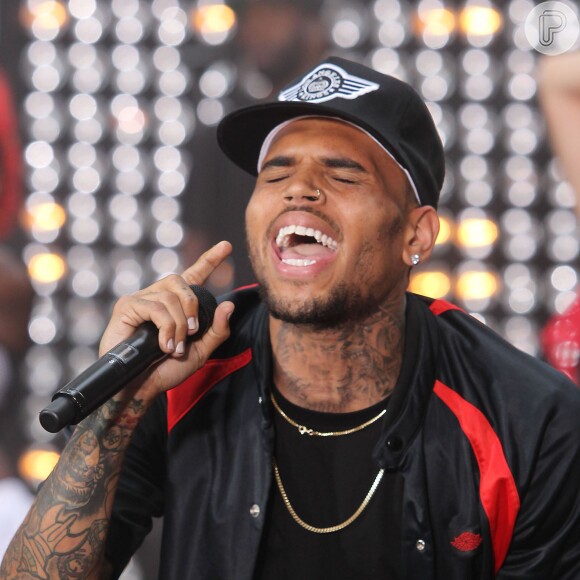 Chris Brown pvai continuar na clínica de reabilitação, em 4 de fevereiro de 2014