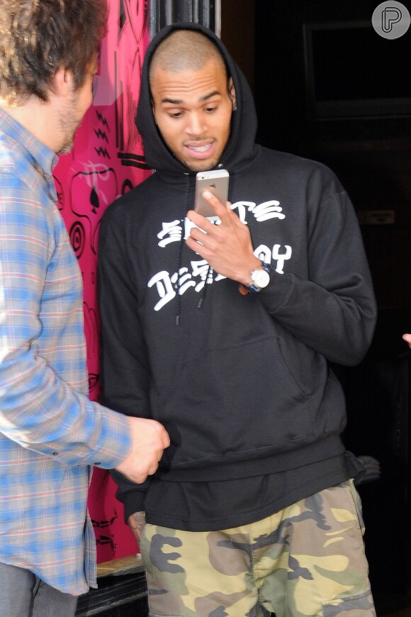 Chris Brown só saiu da clínica de reabilitação para participar de um evento de caridade