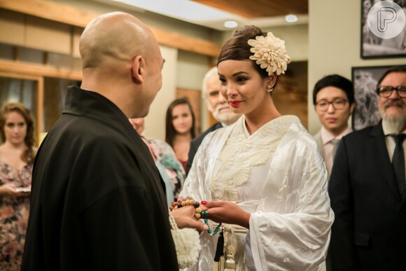 A cerimônia de casamento é realizada por um monge budista na novela 'Sol Nascente'