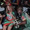 Susana Vieira rebolou em ensaio de carnaval com os ritmistas da Grande Rio