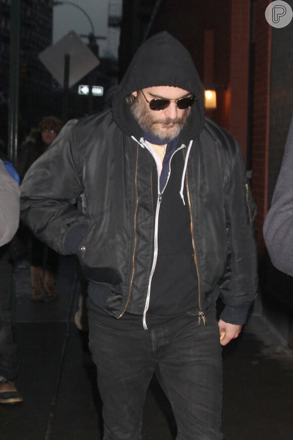Joaquin Phoenix visitou a mulher de Philip Seymour Hoffman, a estilista Mimi O'Donnell, na noite desta terça-feira, 4 de fevereiro de 2014