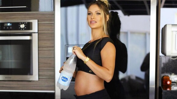 Andressa Suita redobra quantidade de água na gravidez: 'Desenvolvimento do bebê'