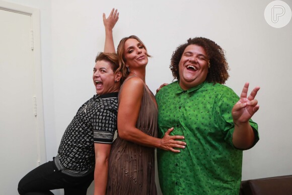 Ivete Sangalo, Gominho e David Brasil se divertiram nos bastidores da gravação do primeiro DVD da cantora Solange Almeida