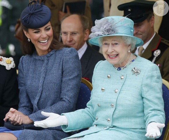 A rainha teria designado a assistente pessoal para fiscalizar a mala que Kate Middleton está preparando para uma viagem à Austrália