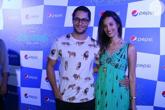 Rainer Cadete e a mulher, Tai Raveli, curtiram o festival musical Pepsi Twister Land juntos
