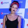 Para ir ao festival musical Pepsi Twister Land, Aghata Moreira investiu em um look despojado e batom preto
