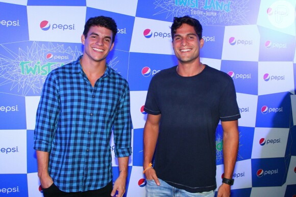 Os ex-BBBs André e Antonio Rafaski curtiram o quarto dia do festival musical Pepsi Twister Land, na Marina da Glória, centro do Rio de Janeiro, na noite desta quinta-feira, 9 de fevereiro de 2016