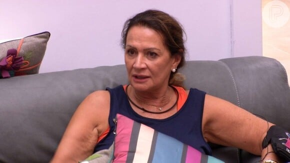 Roberta reclama por não comer a comida de Ieda: 'Tem abóbora e a Ieda está fazendo farofa de cebola, ai, que nem a comida da minha tia'