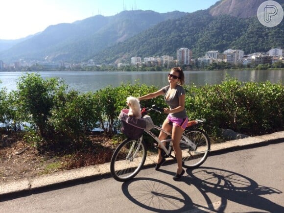 Lorena Comparato tem o hábito de pedalar para circular pela zona sul 