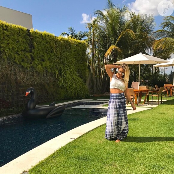 Grávida de Gusttavo Lima, Andressa Suita renova closet, como contou seu stylista ao Purepeople nesta sexta-feira, dia 10 de fevereiro de 2017