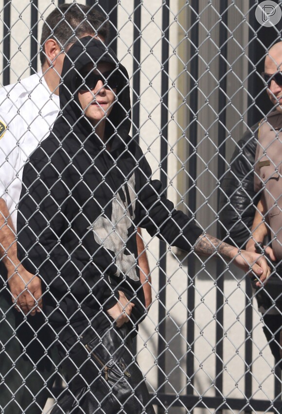 Justin Bieber foi preso pela primeira vez em Miami, nos EUA, após ser flagrado praticando 'racha'