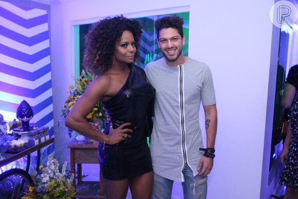 Do 'Big Brother Brasil' para o aniversário de Adriana Bombom: após sua eliminação, na terça, Luiz Felipe foi um dos convidados da comemoração nesta quarta, 15 de fevereiro de 2017